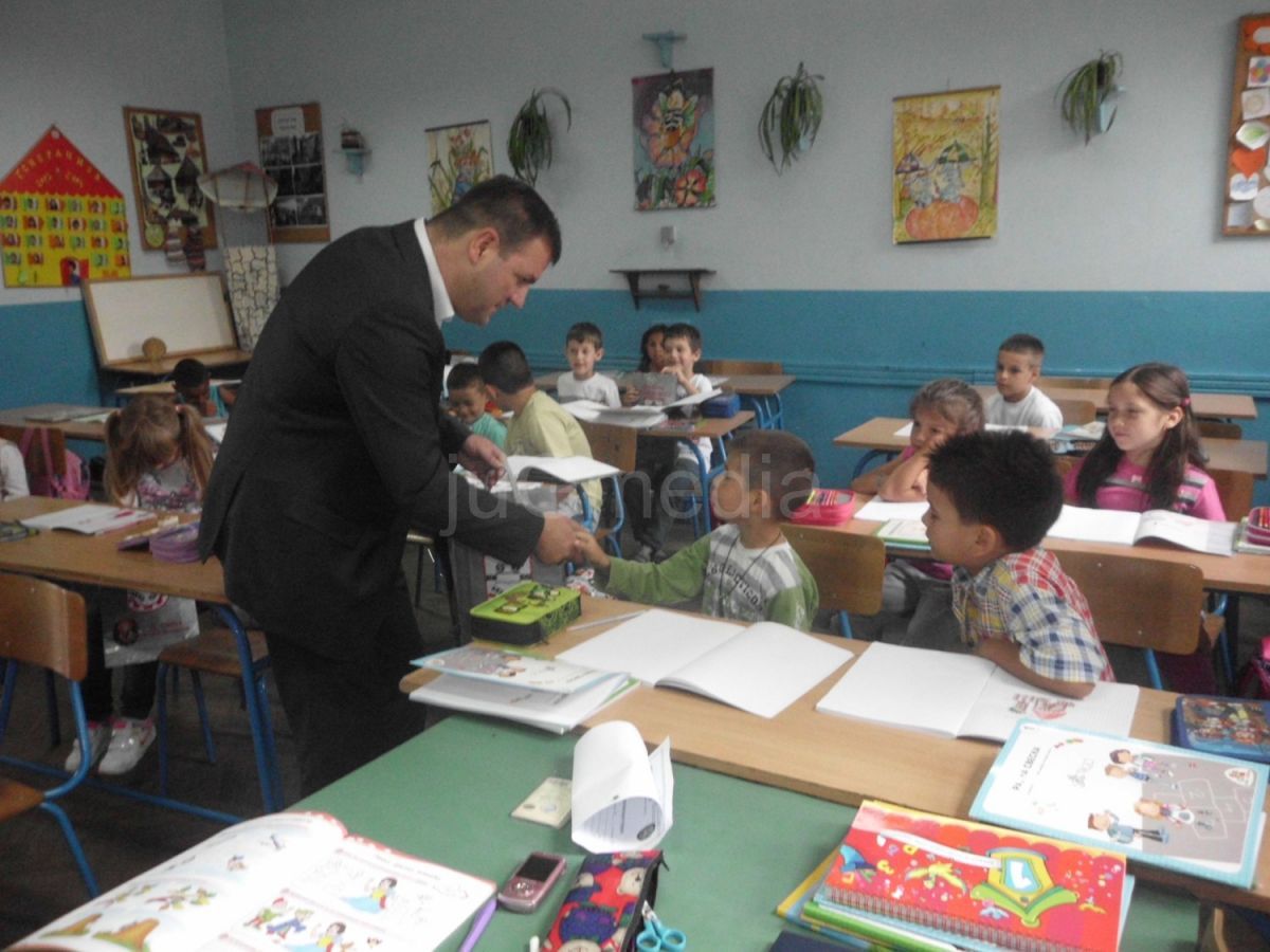 Predsednik opštine posetio djake prvake