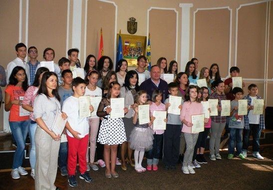 Uručene Kembridž diplome Oxford school u Leskovcu