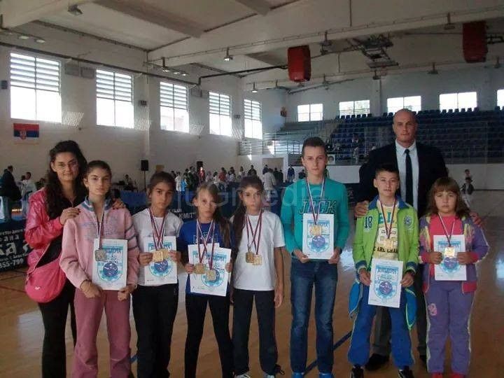 Karatisti doneli u Leskovac devet zlatnih medalja