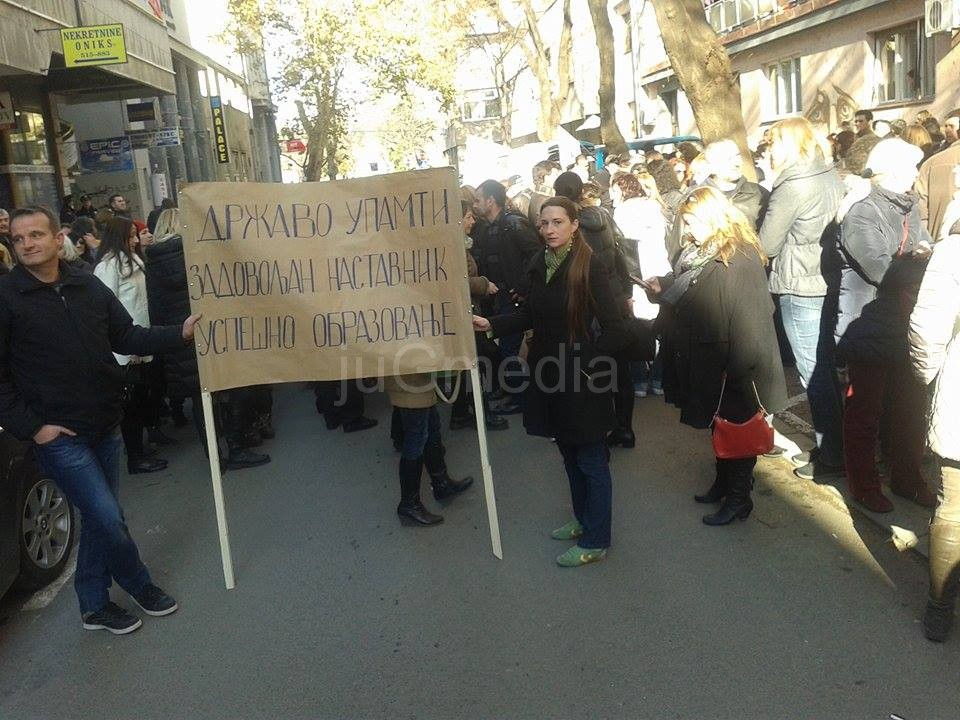 Protest prosvetara ispred Školske uprave