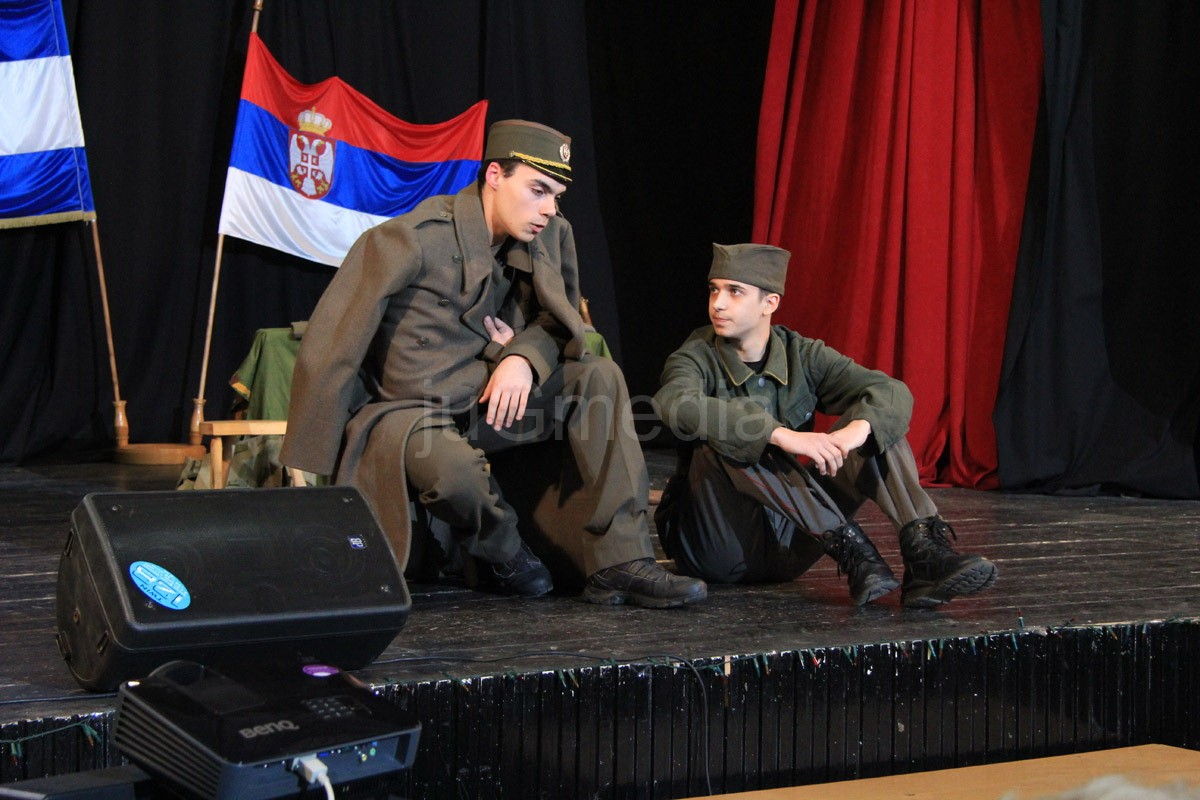 Gimnazijalci zablistali u predstavi „Tamo je srpskoj vojsci jedini bio put“