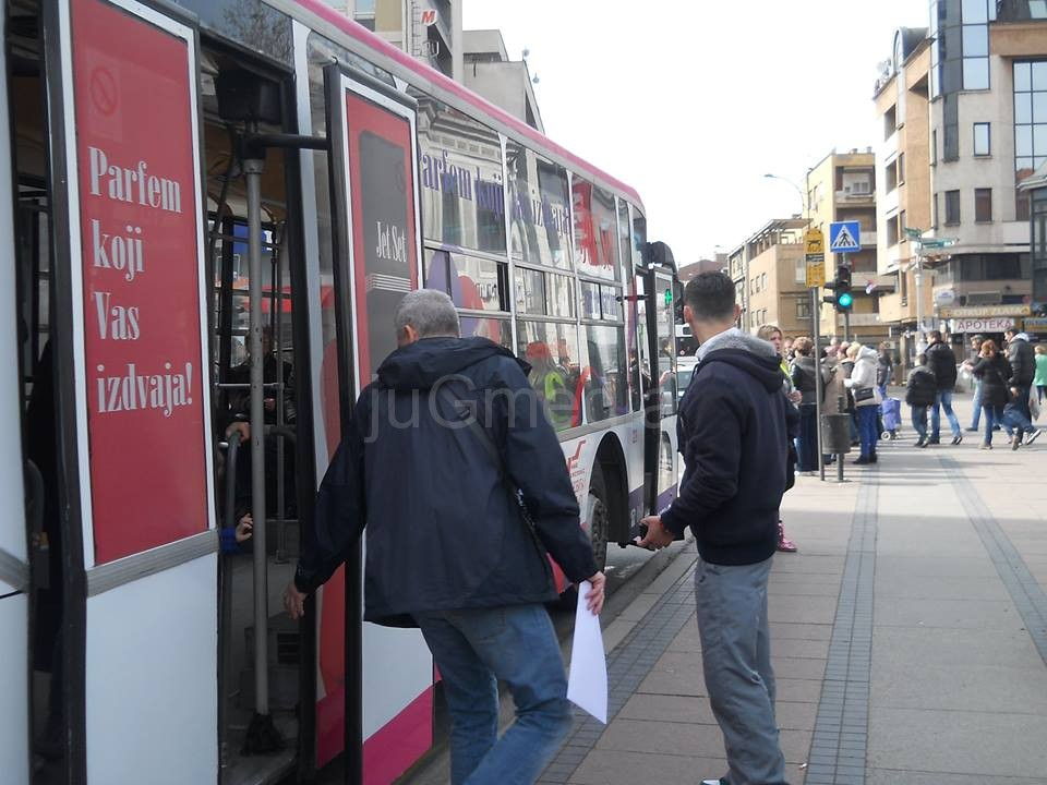 Penzioneri potpisuju peticiju za vraćanje besplatnog prevoza