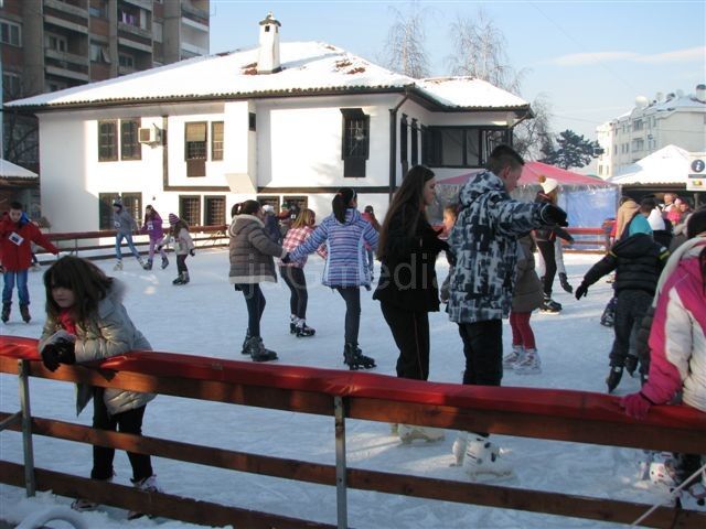 Uskoro novo klizalište u Leskovcu čiji se led neće topiti ni na plus 10 stepeni