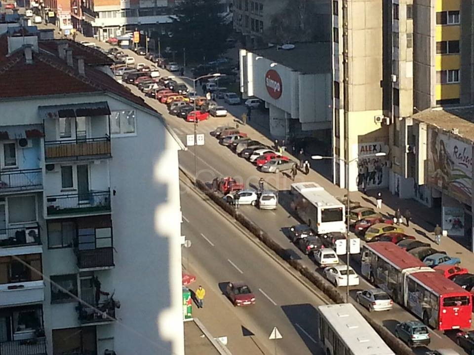 Kratak prekid saobraćaja na Bulevaru Zorana Đinđića