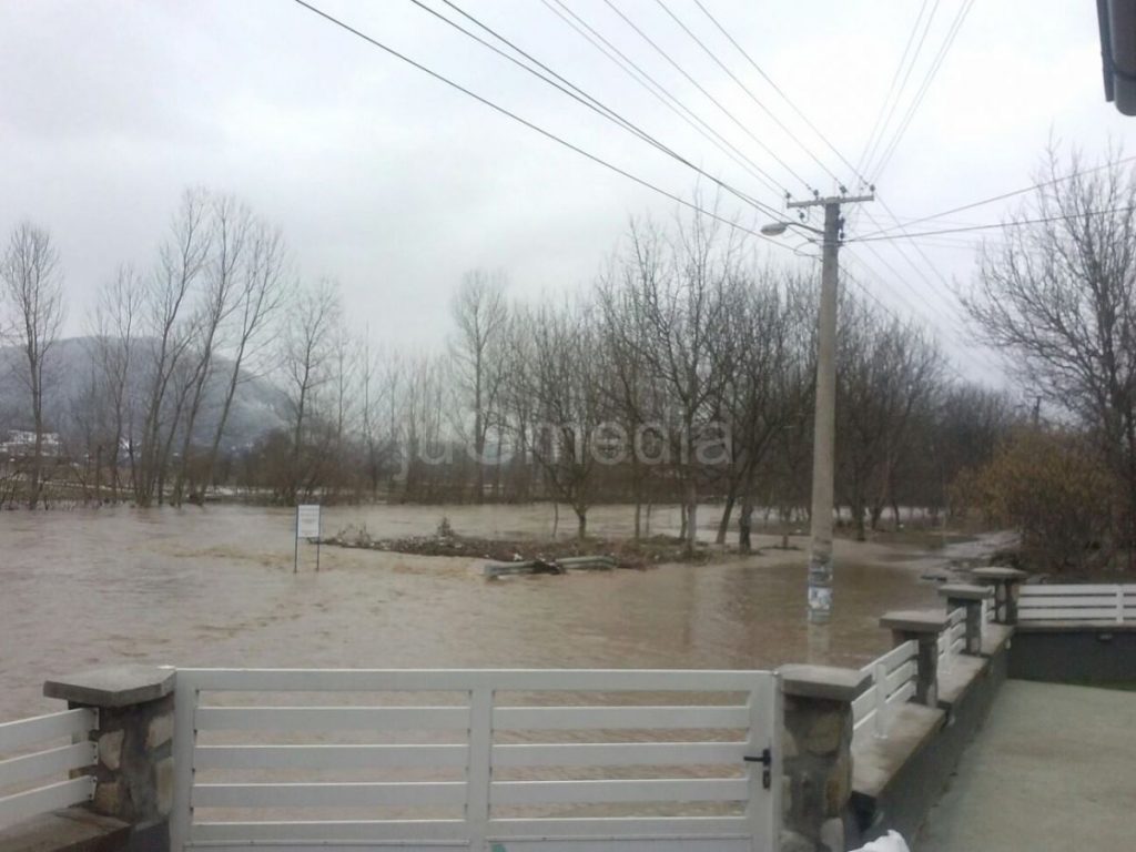 Južna Morava se IZLILA U GRDELICI, ulica pod vodom