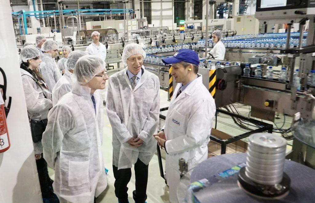 Ambasador SAD na proslavi jubileja fabrike vode „Vlasinka“