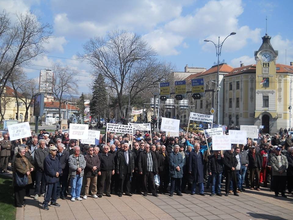 Protest vojnih penzionera zbog neisplaćenih penzija