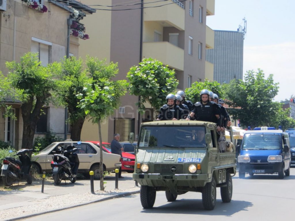 Defile policijskih vozila u Vranju (VIDEO)