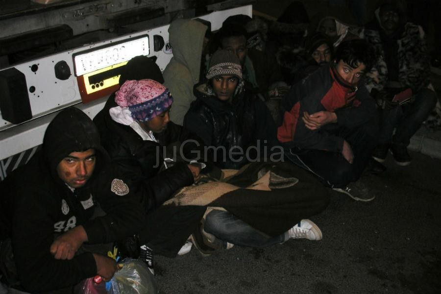U kombiju krijumčario 33 Sirijca