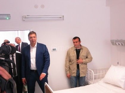 Vučić u Porodilištu u Preševu