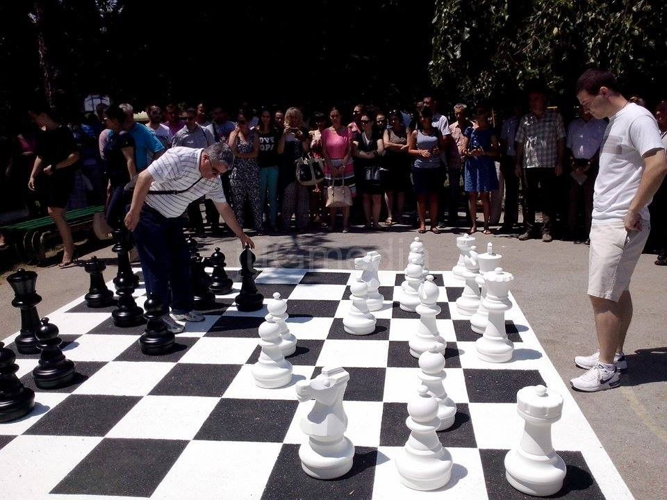 Leskovac dobio dve velike šahovske table