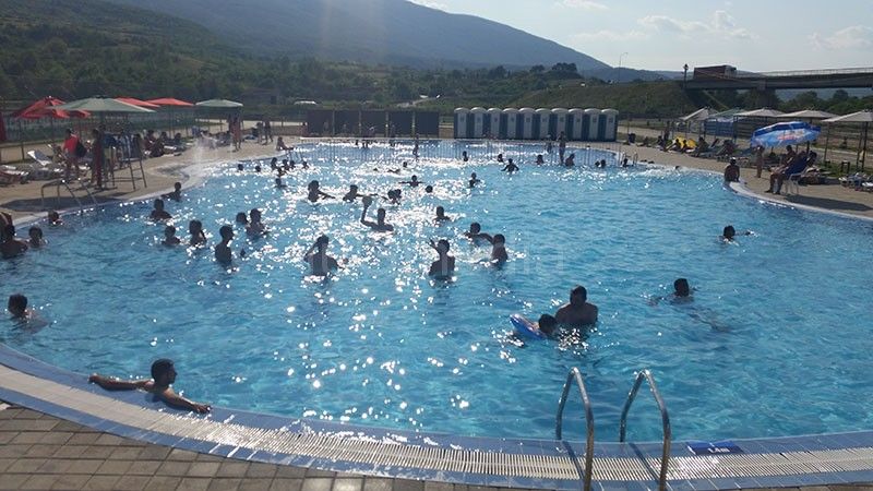 Škola plivanja na bazenu u Beloj Palanci