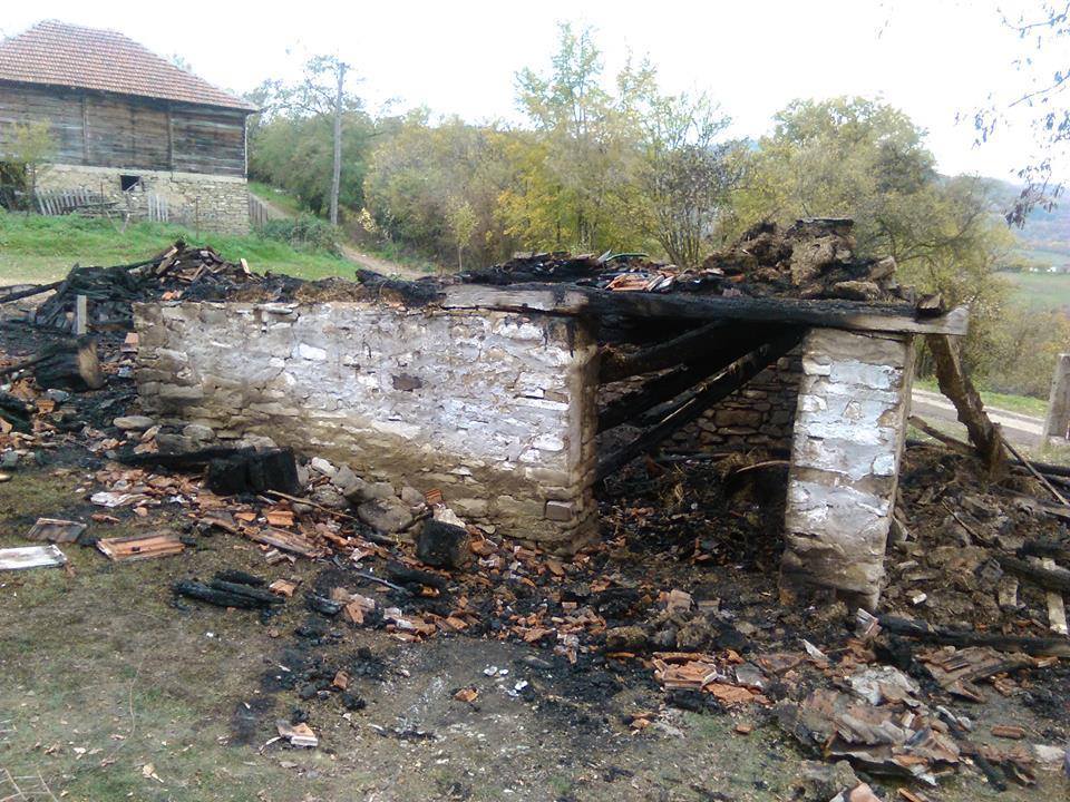 Požar na porodičnom imanju u Poljanici