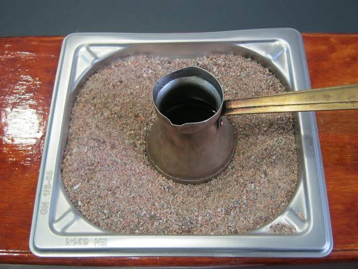 Meraklijska kafa kuvana na pesku