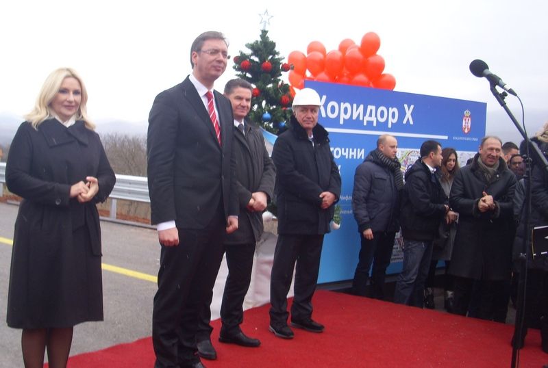 Vučić otvorio autoput od 22,8 kilometara sa 15 mostova i 2 nadvožnjaka