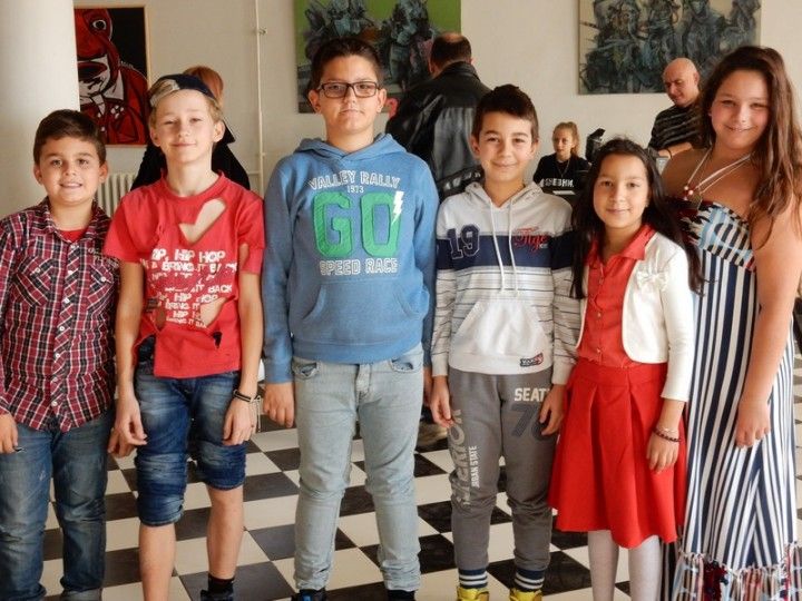 festival scenskih minijatura-deca iz Vozd karadjordje skolee