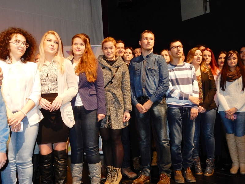 Obezbeđene nagrade za 225 mladih i talentovanih Leskovčana