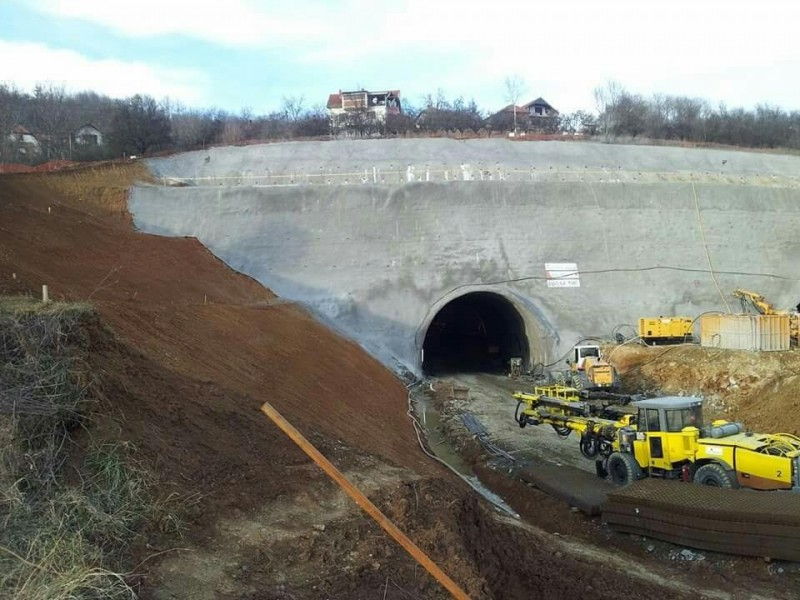 Gradnja tunela ugrožava devetočlanu porodicu