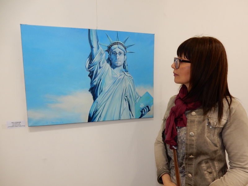 Izložba o Americi: Kip slobode s likom Erika Snoudena