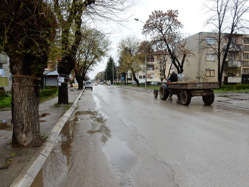 DRAMA U LESKOVCU Majka sa petogodišnjim detetom u naručju htela da skoči sa zgrade, sprečili je policajci