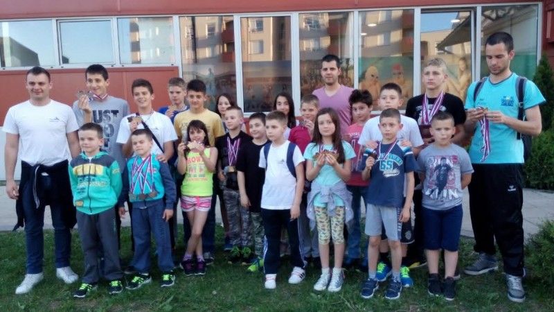 Plivački klub “Leskovac” osvojio u Kragujevcu 28 medalja