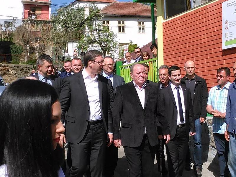 Vučić obišao fabriku „Nectar“ u Vladičinom Hanu