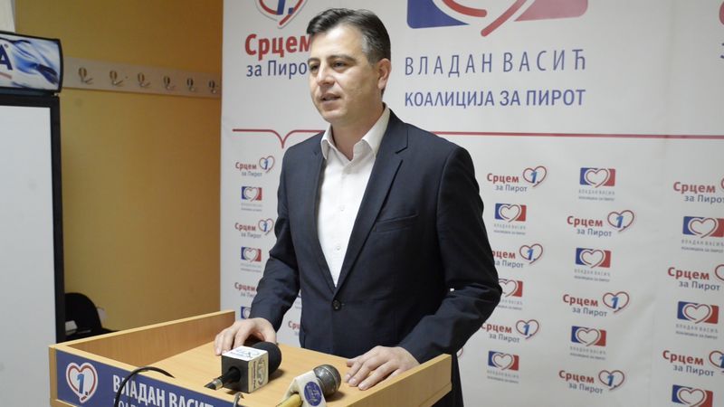 Vladan Vasić optužio SNS za uništavanje plakata