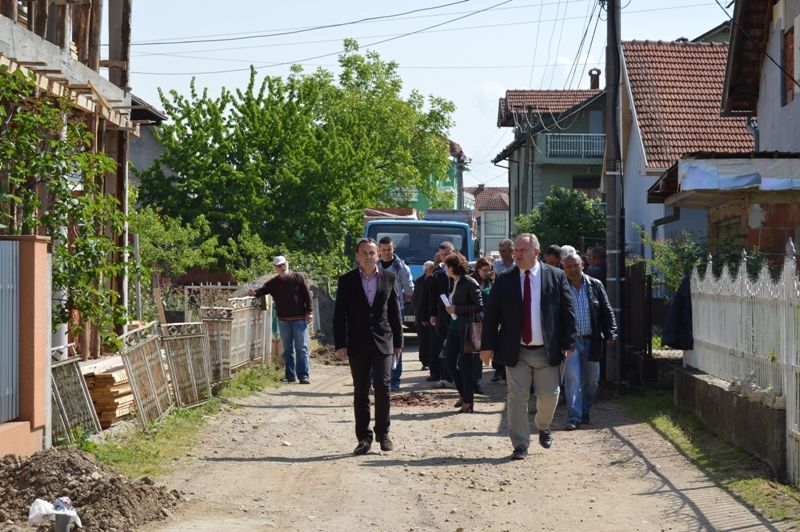 Nastavlja se asfaltiranje ulica u Slavka Zlatanovića
