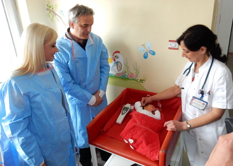 porodiliste_srce za decu_beba_sluh