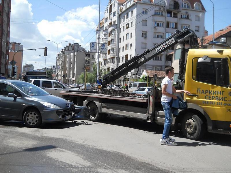 Kolaps saobraćaja zbog sudara „pauka“ s automobilom