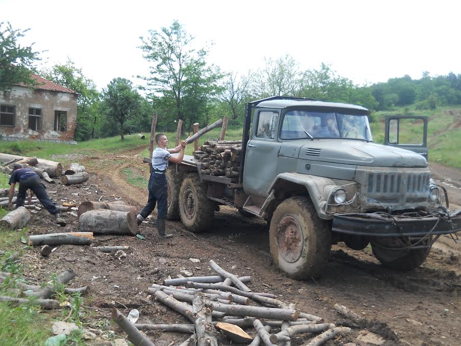 Stari ruski kamioni prehranjuju celo selo (FOTO)