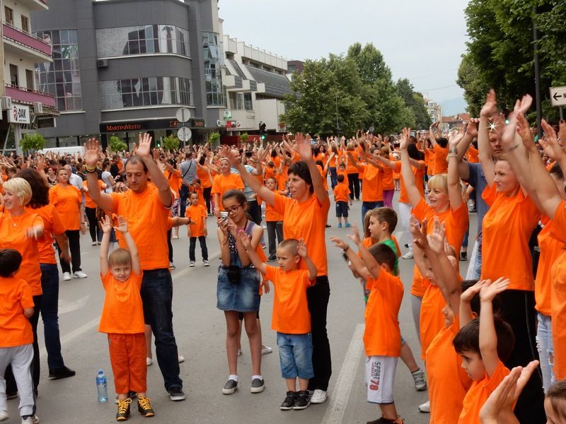 „Rastimo uz ples“ na Širokoj Čaršiji u Leskovcu (FOTO,VIDEO)