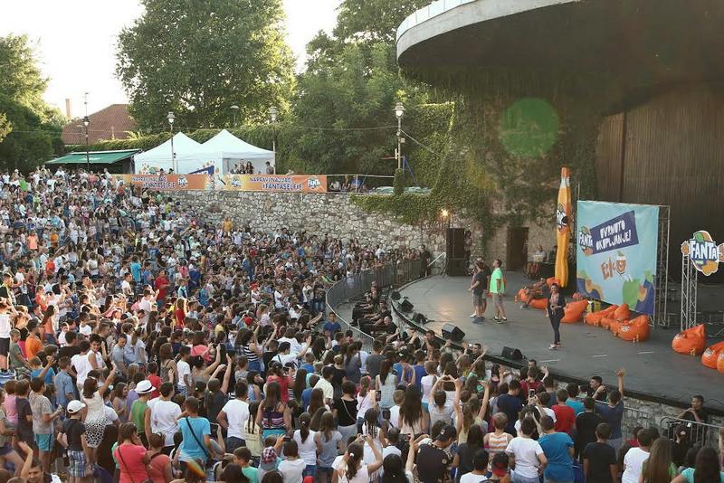 Više od 3.000 dece na skupu „Jutjubera“ u Nišu