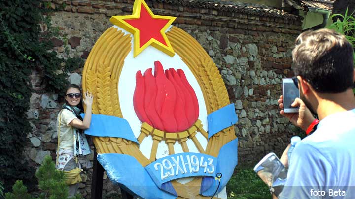 Niš: Selfi ispred grba SFRJ