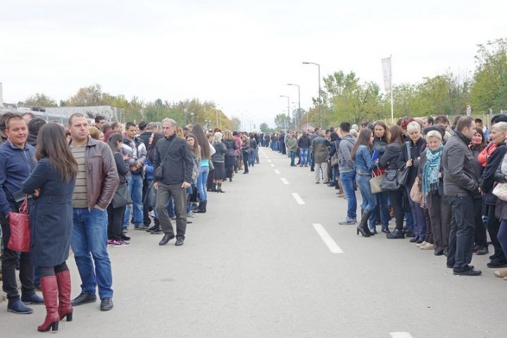 leskovac_vucica-ispred-jure-cekalo-1500-leskovcana-medju-njima-veliki-broj-gradskih-sluzbenika_foto-m-ivanovic