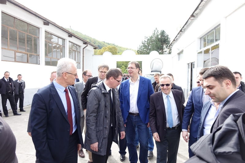 Vučić i ambasador Nemačke u Tehničkoj školi u Vlasotincu (VIDEO)