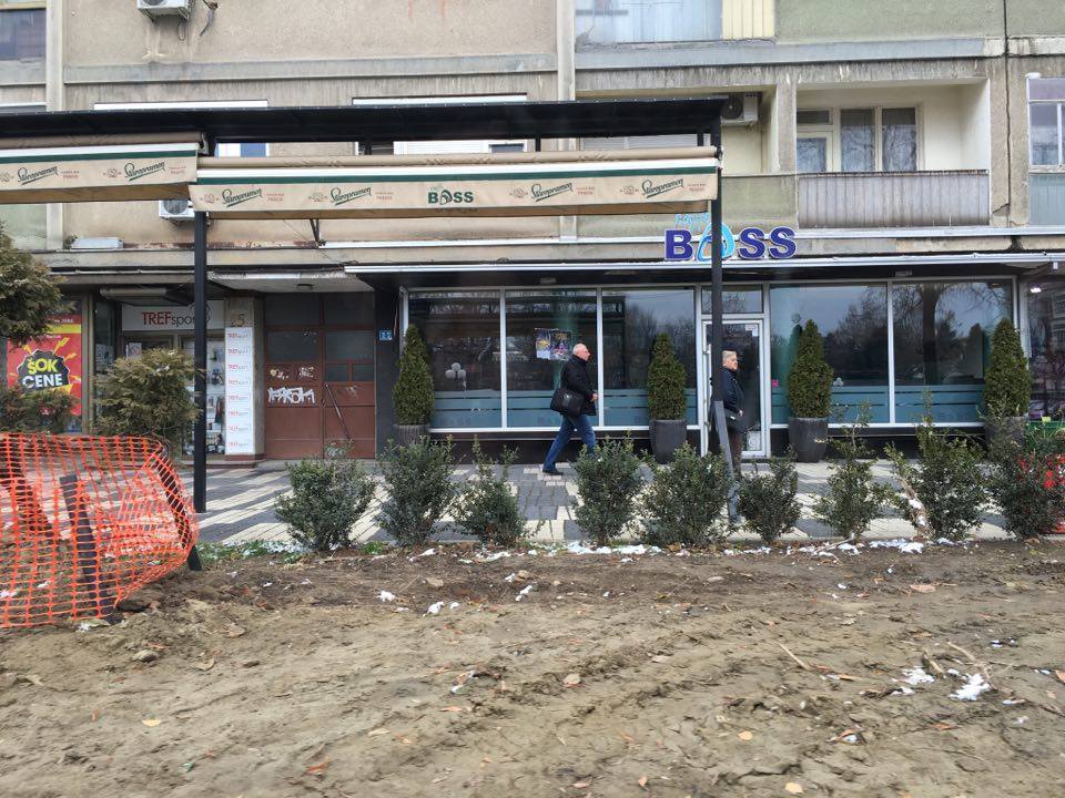 Polupana stakla na kafiću „Boss“ u centru Leskovca