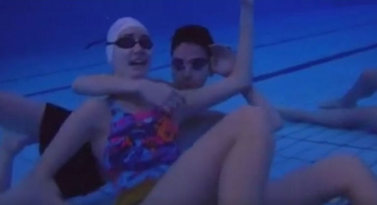 ZA OVO TREBA HRABROST: „Lutka izazov“ leskovačkih plivača ispod vode!