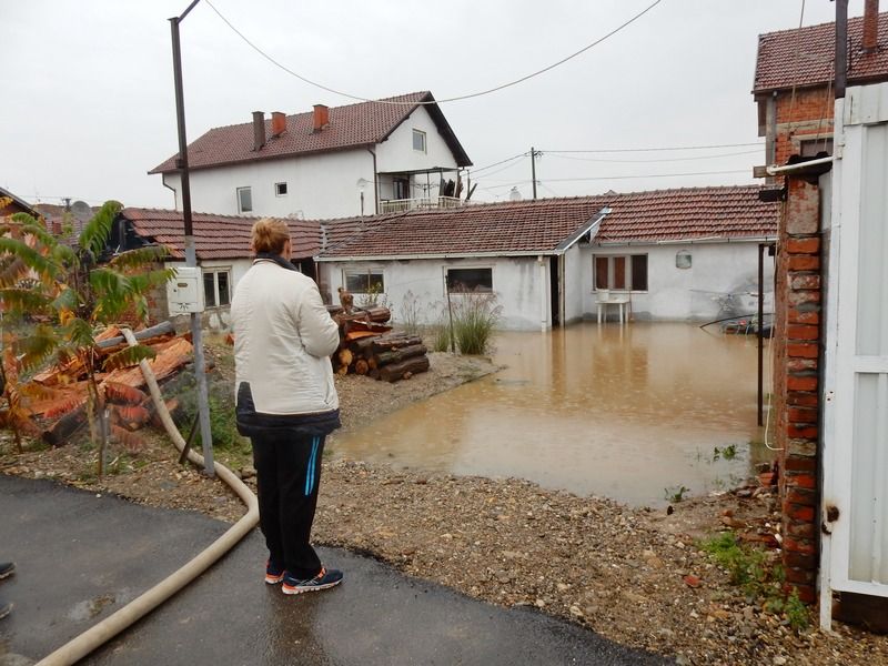 Ako ste poplavljeni ili preti opasnost od poplave, zovite 016 200817