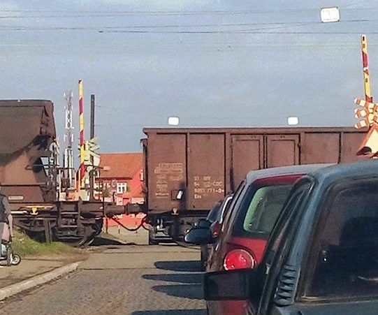 Još će u Leskovcu vozovi juriti s podignutim rampama na pružnim prelazima
