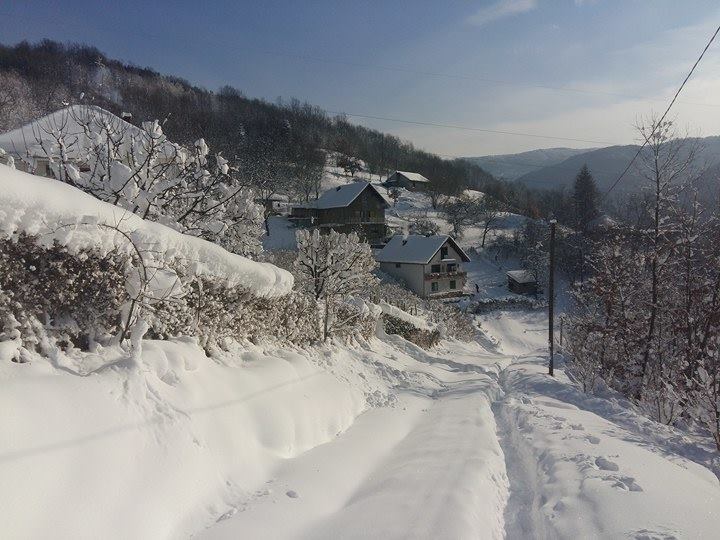 Potraga za izgubljenom staricom po snežnim smetovima