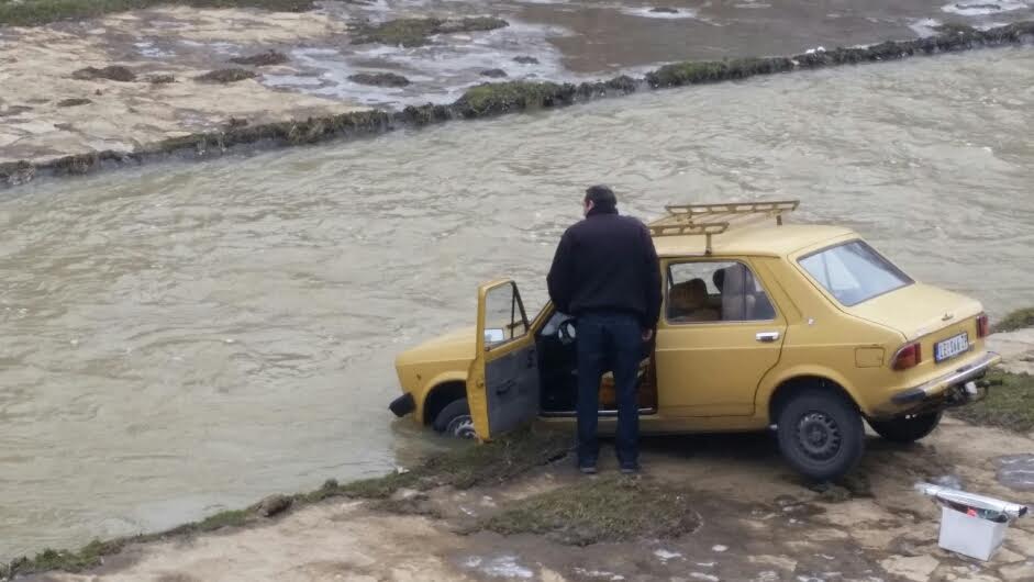 JUTARNJA MUKA Kako izvući auto iz Veternice?