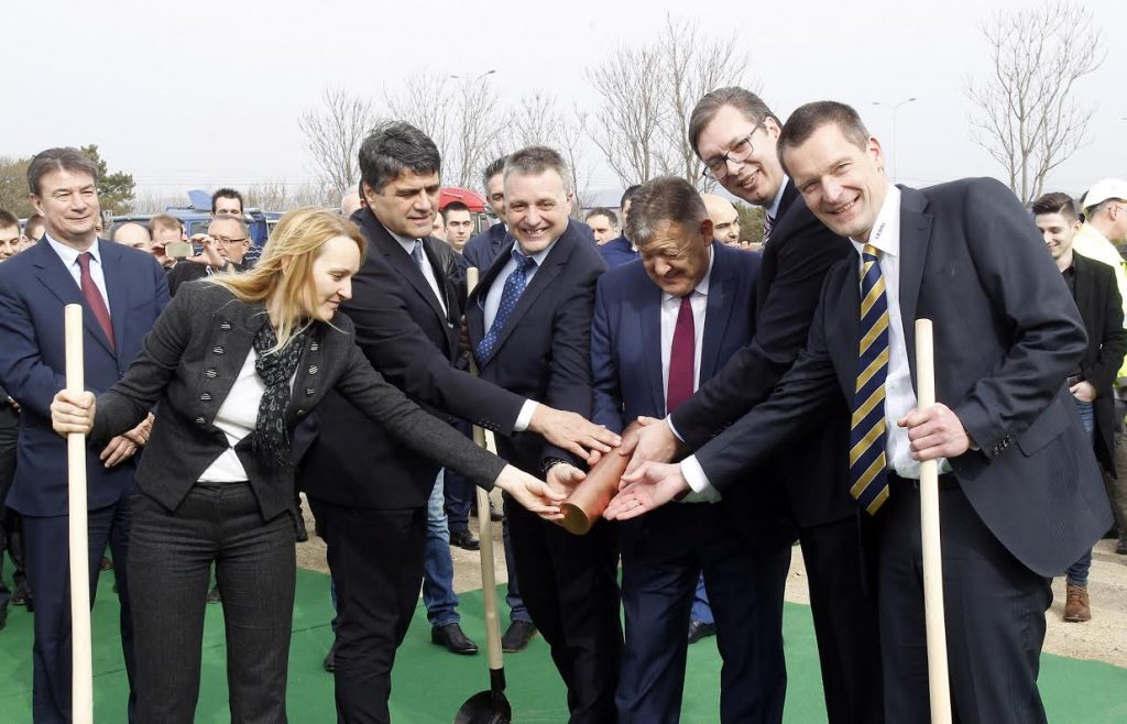 Vučić položio kamen u temelju buduće fabrike Leoni