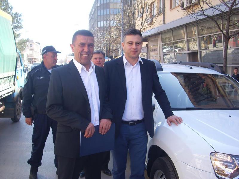 Grad Pirot poklonio policiji automobil