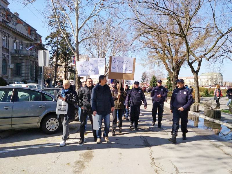 Radnici – jedni protestovali, drugi šetali