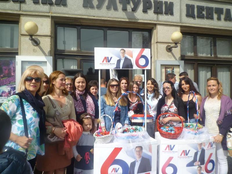 Članice Foruma žena SNS delile uskršnja jaja