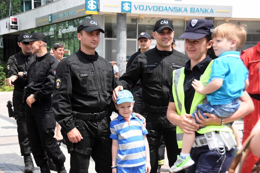 Za Dan policije druženje sa decom i humanitarni sportski turnir