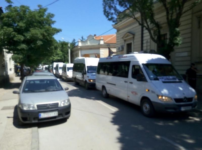 Privatni prevoznici protestovali u Leskovcu