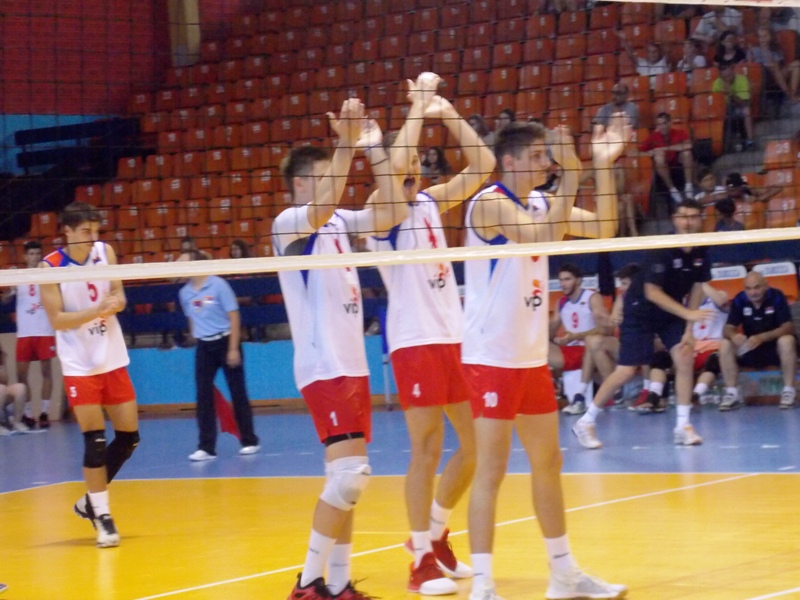 SRBIJA U FINALU, SUTRA SVI U HALU! Odbojkaši u Leskovcu porazili Turke sa 3:0