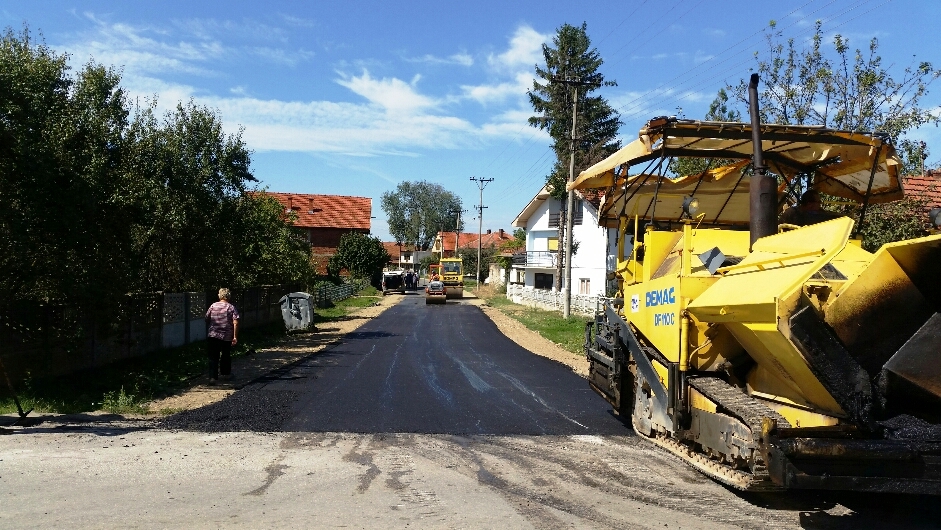 Sa 2,5 promila udario u parkirano vozilo – meštani Kutleša traže “ležeće policajce”
